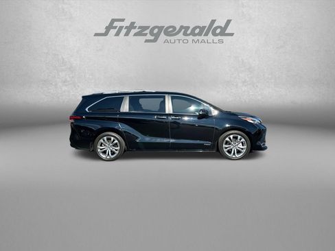 Used 2021 Toyota Sienna Platinum FWD image 9