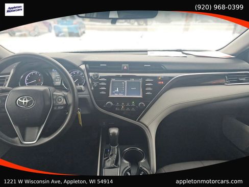 Used 2018 Toyota Camry LE image 19