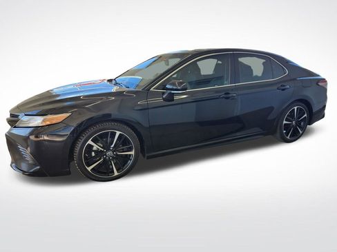 Used 2019 Toyota Camry XSE image 4