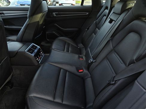 Used 2023 Porsche Panamera Platinum Edition image 17