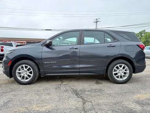 Used 2022 Chevrolet Equinox LS AWD/4WD image 3