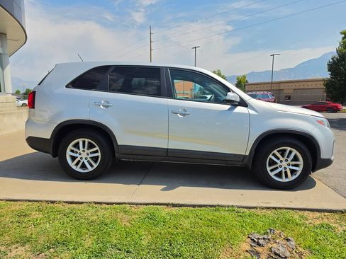 Used 2014 Kia Sorento LX FWD image 4