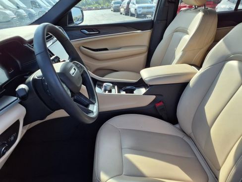 Certified 2024 Jeep Grand Cherokee Limited image 10