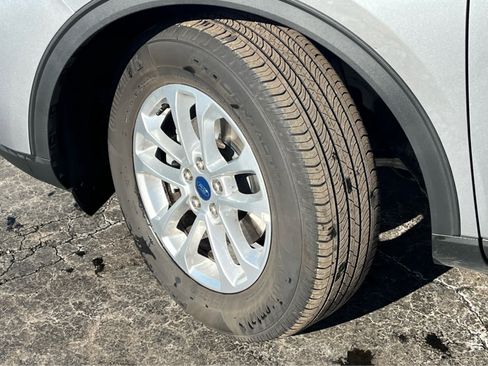 Used 2022 Ford Escape SE w/ Convenience Package image 2