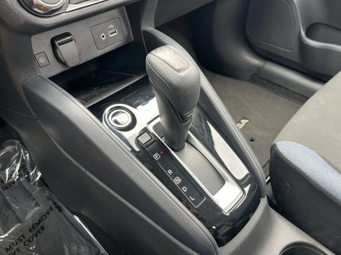 Used 2025 Nissan Versa SV FWD image 40