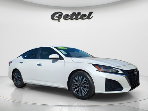 Used 2024 Nissan Altima 2.5 SV w/ SV Premium Package image 2