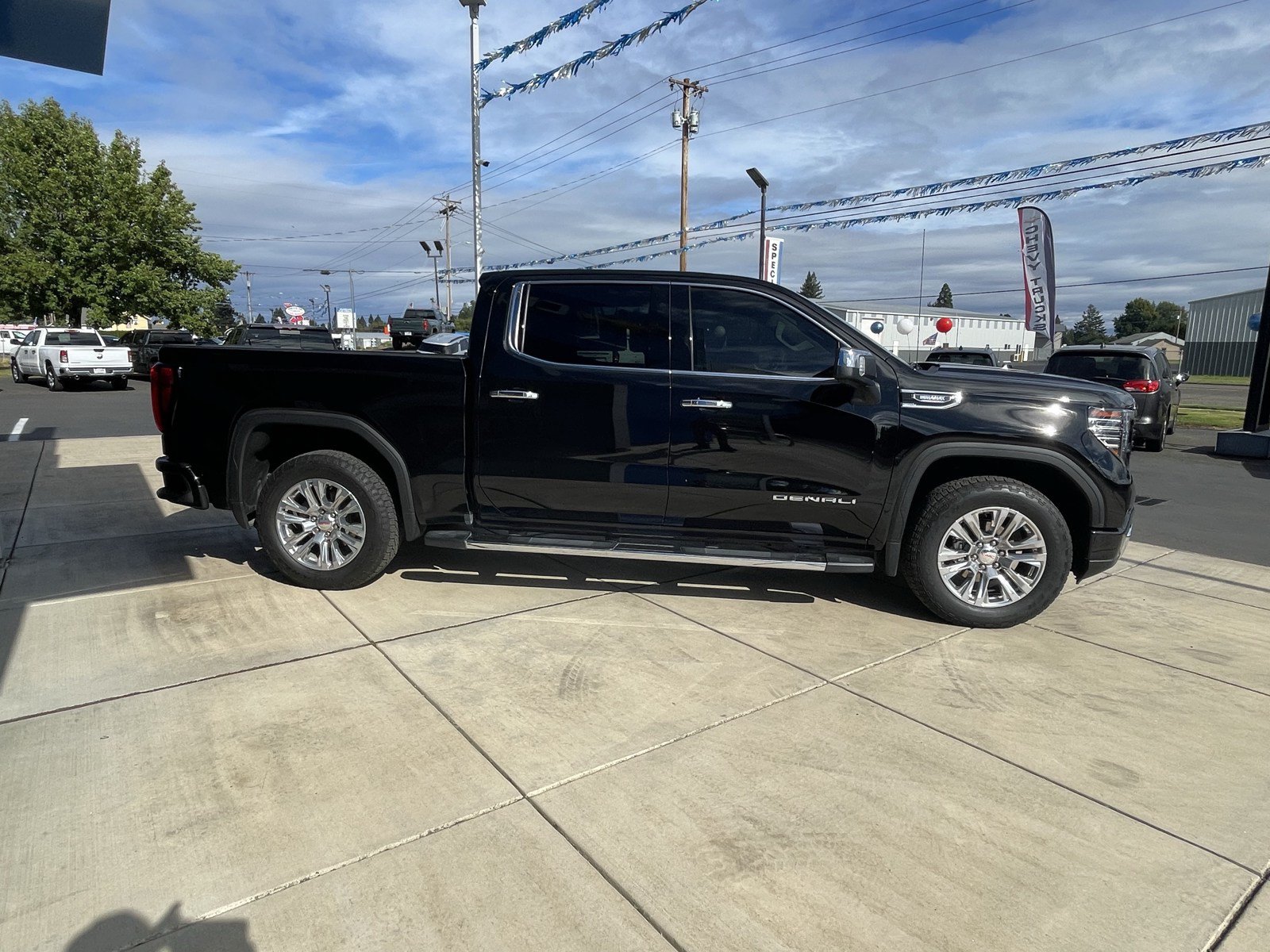 Used 2024 GMC Sierra 1500 Denali w/ Technology Package AWD/4WD image 6