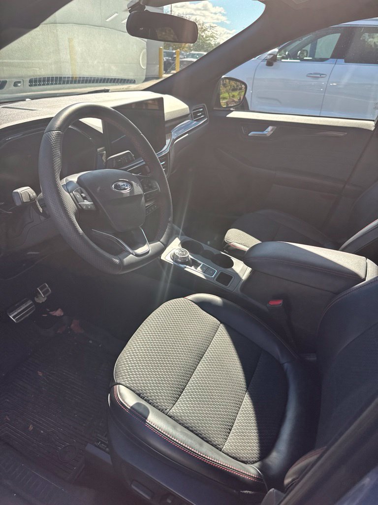 Used 2023 Ford Escape ST-Line w/ Tech Pack #1 AWD/4WD image 4