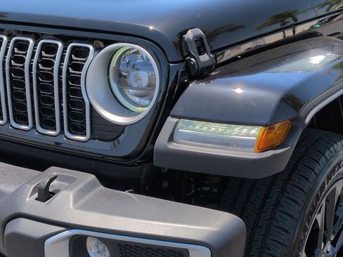 Used 2025 Jeep Wrangler Unlimited Sahara w/ Safety Group AWD/4WD image 6