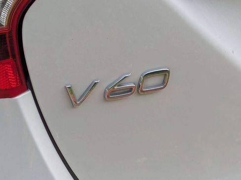 Used 2016 Volvo V60 T5 Premier FWD image 7