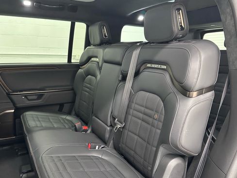 Used 2025 Rivian R1S Premium AWD/4WD image 16