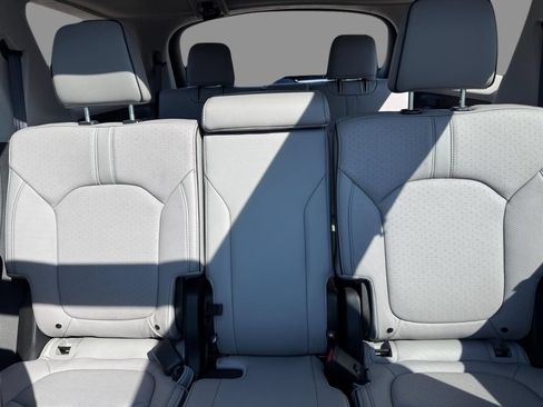 Used 2025 Honda Pilot Elite image 17