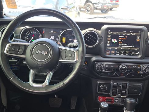 Used 2022 Jeep Wrangler Unlimited Rubicon 4xe w/ Cold Weather Group AWD/4WD image 20
