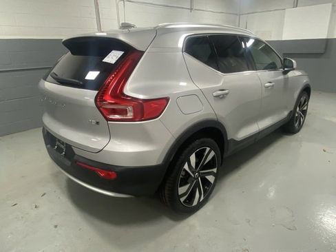 Certified 2025 Volvo XC40 B5 Plus image 3