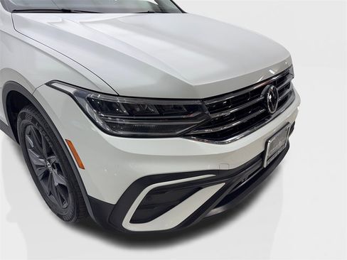 Used 2022 Volkswagen Tiguan SE image 17