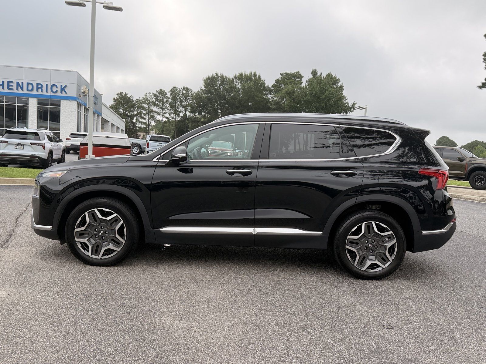 Used 2022 Hyundai Santa Fe Limited w/ Cargo Package FWD image 9