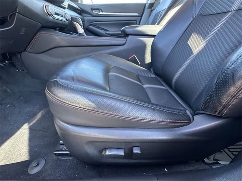 Used 2024 Nissan Altima 2.5 SR image 12