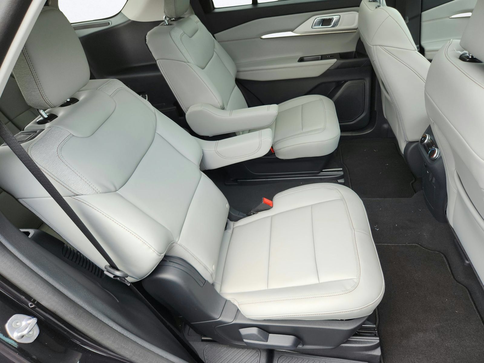 New 2026 Ford Explorer Active w/ Active Comfort Package AWD/4WD image 31