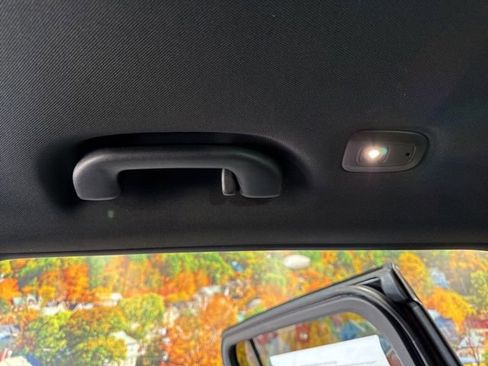 New 2025 Jeep Grand Cherokee Altitude image 40