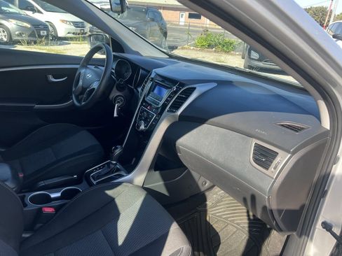Used 2017 Hyundai Elantra GT FWD image 16