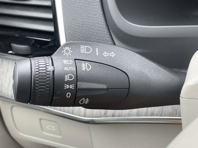 Certified 2024 Volvo XC90 B5 Plus AWD/4WD image 27