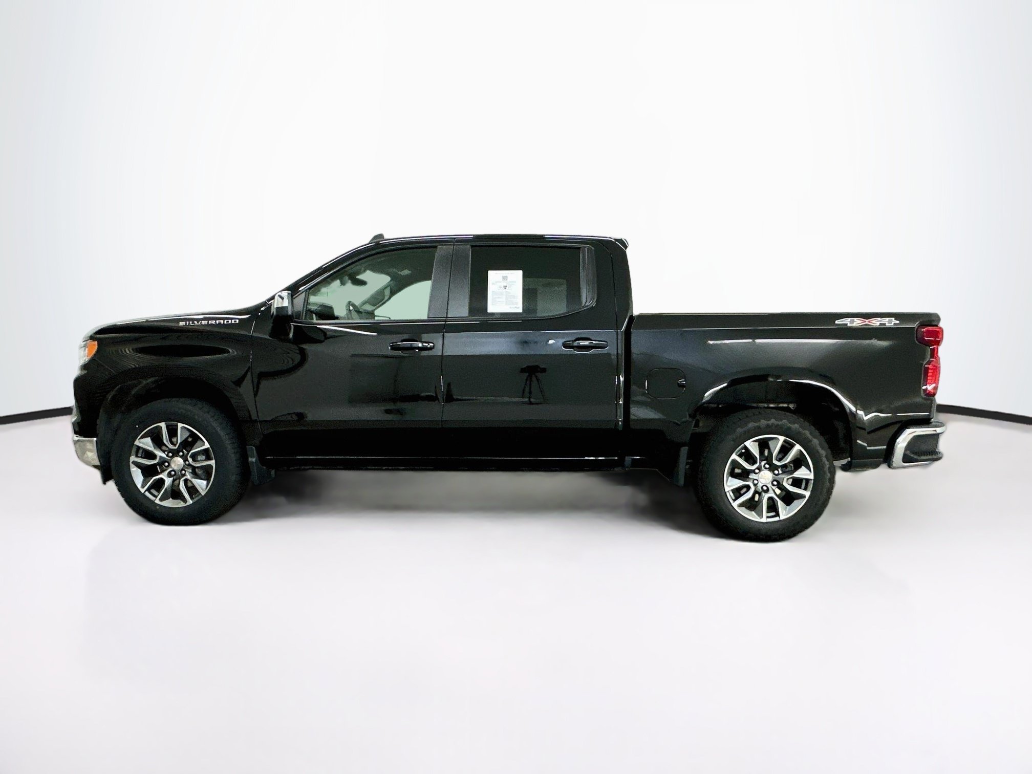 Used 2024 Chevrolet Silverado 1500 LT AWD/4WD image 4