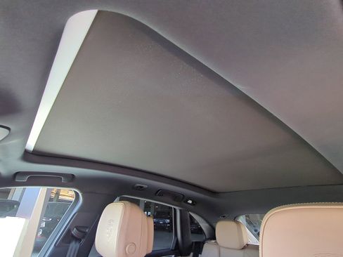 Certified 2022 Porsche Macan S image 26