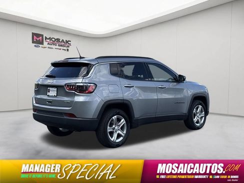 Used 2024 Jeep Compass Latitude AWD/4WD image 7