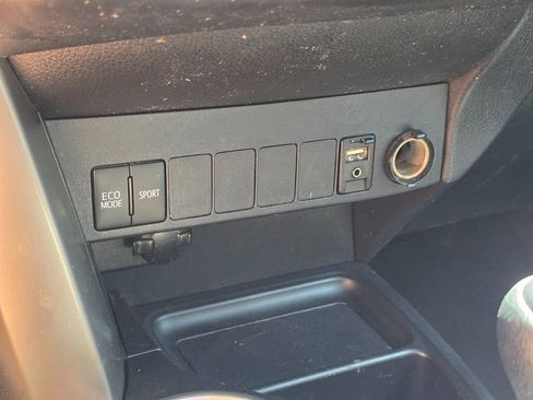 Used 2014 Toyota RAV4 XLE FWD image 32