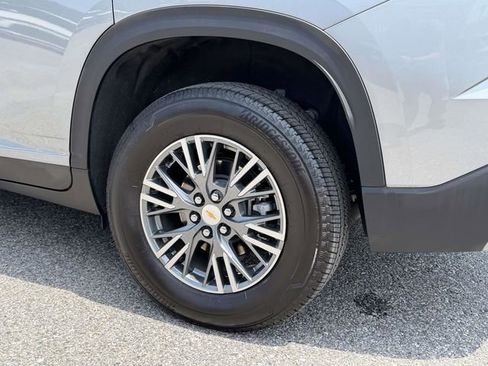 Certified 2025 Chevrolet Traverse LT w/ Driver Confidence Package FWD image 30
