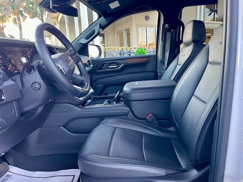 Used 2025 GMC Yukon Denali image 11