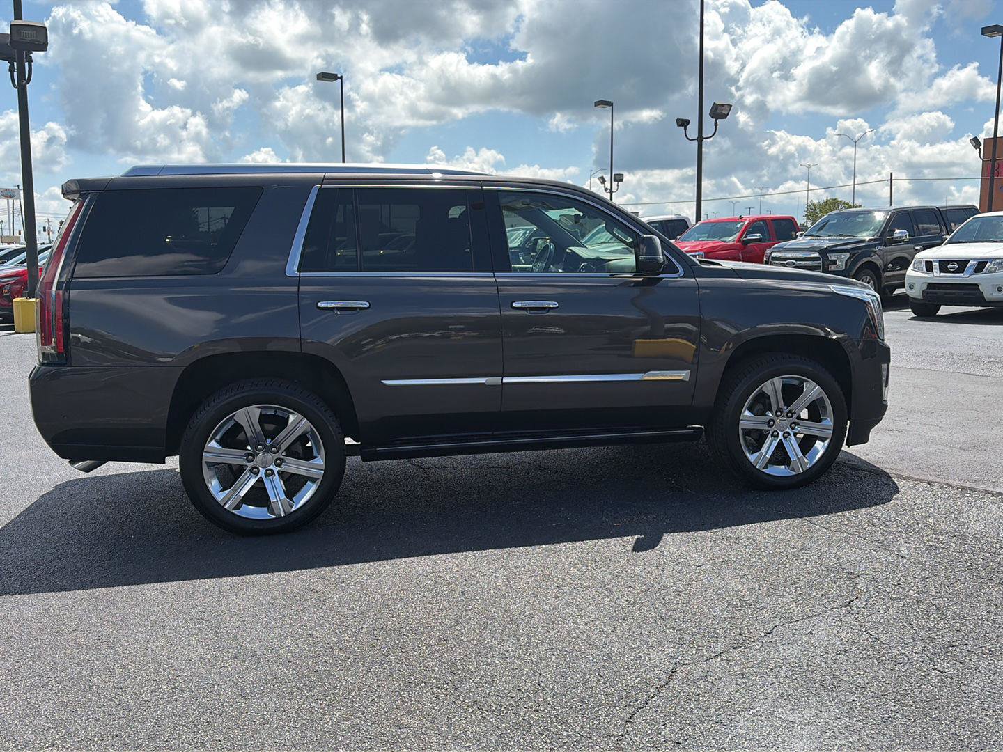 Used 2017 Cadillac Escalade Premium Luxury AWD/4WD image 6