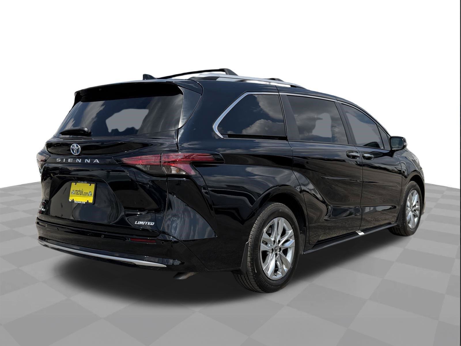 Used 2025 Toyota Sienna Limited AWD/4WD image 5
