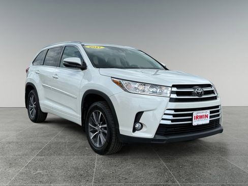 Certified 2017 Toyota Highlander XLE w/ Protection Package #3 AWD/4WD image 8