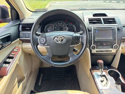 Used 2012 Toyota Camry XLE w/ Leather Pkg FWD image 20