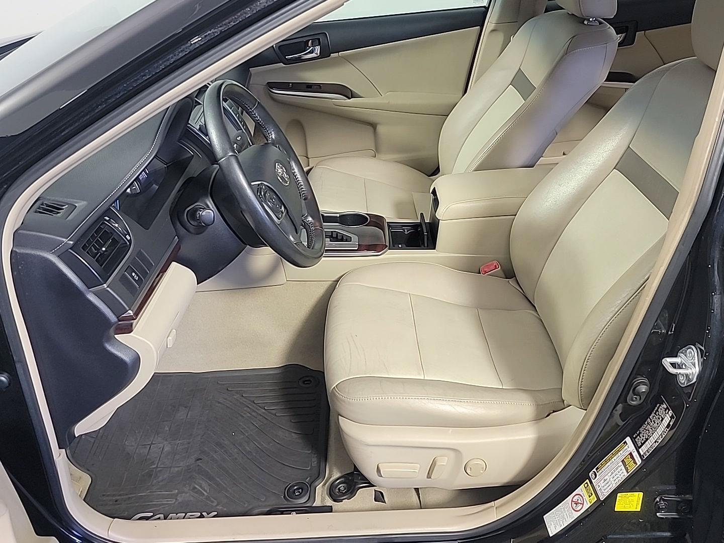 Used 2012 Toyota Camry XLE w/ Leather Pkg FWD image 18