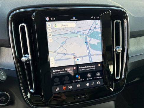 Certified 2026 Volvo XC40 B5 Plus w/ Protection Package Premier image 29