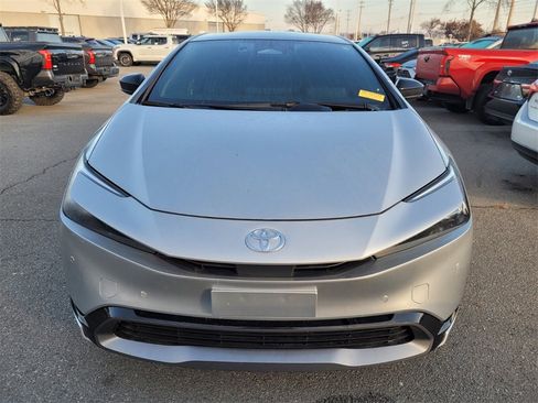 Used 2024 Toyota Prius XLE image 7