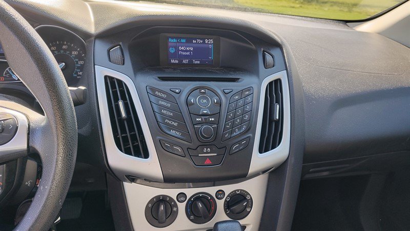 Used 2013 Ford Focus SE w/ SE Winter Pkg FWD image 10