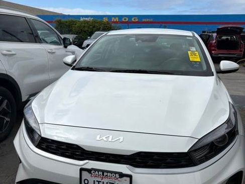Certified 2023 Kia Forte LXS image 3