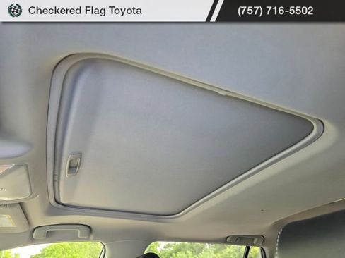 Used 2022 Toyota RAV4 XLE Premium AWD/4WD image 10