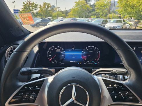 Used 2024 Mercedes-Benz GLB 250 4MATIC image 29