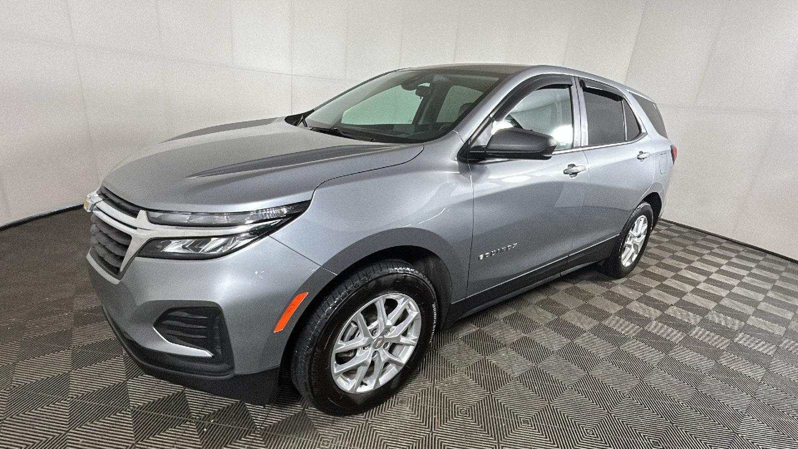 Used 2024 Chevrolet Equinox LS w/ LS Convenience Package AWD/4WD image 8