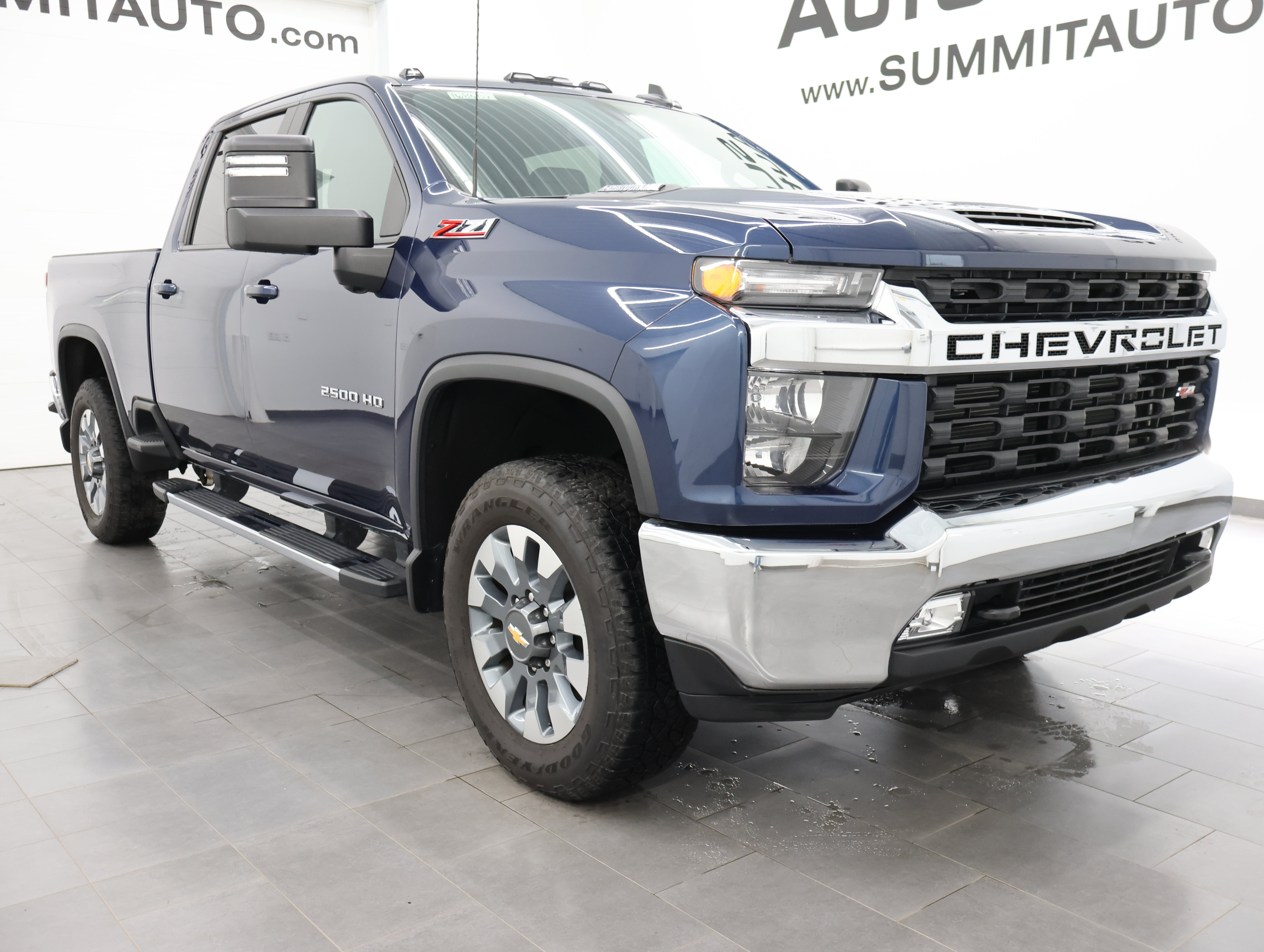 Used 2023 Chevrolet Silverado 2500 LT w/ Convenience Package AWD/4WD image 2