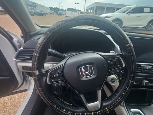 Used 2022 Honda Accord Touring image 7