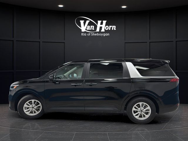Used 2024 Kia Carnival LX FWD image 4
