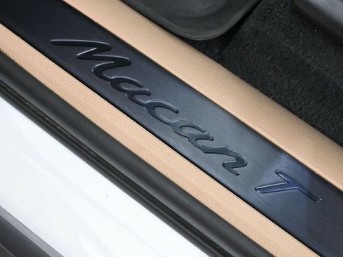 Used 2024 Porsche Macan Turbo AWD/4WD image 36