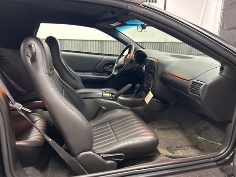 Used 2002 Chevrolet Camaro Z28 w/ Sport Appearance Pkg RWD image 10