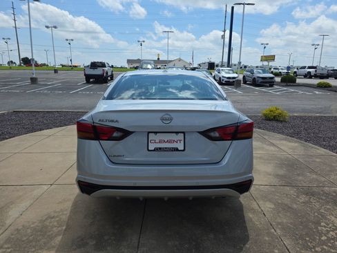 Used 2025 Nissan Altima 2.5 SV FWD image 6