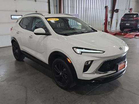 Used 2024 Buick Encore GX Sport Touring image 5